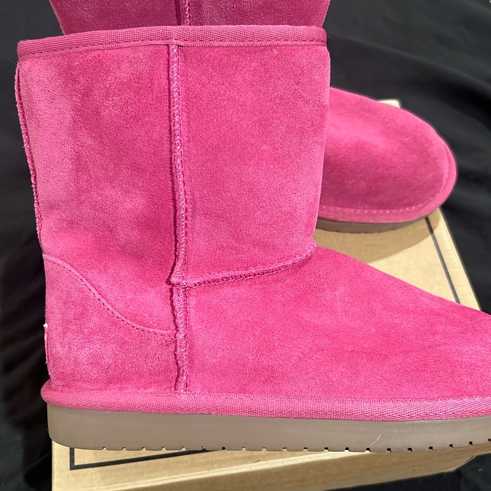 Kids Kookaburra by UGG size US 4 almost new no box